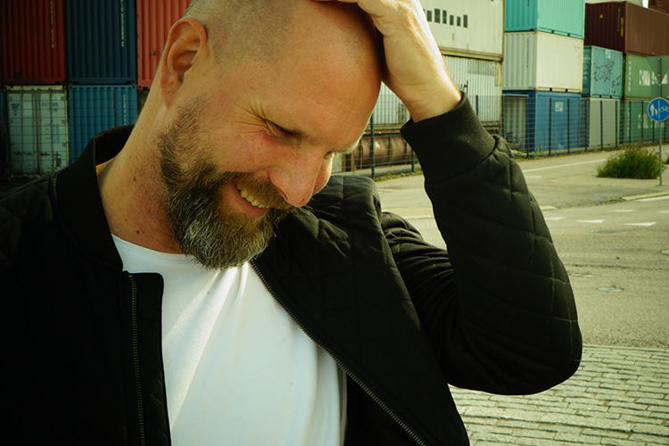 Muusikko Olli Helenius. Kuvaaja Jani Laukkanen.